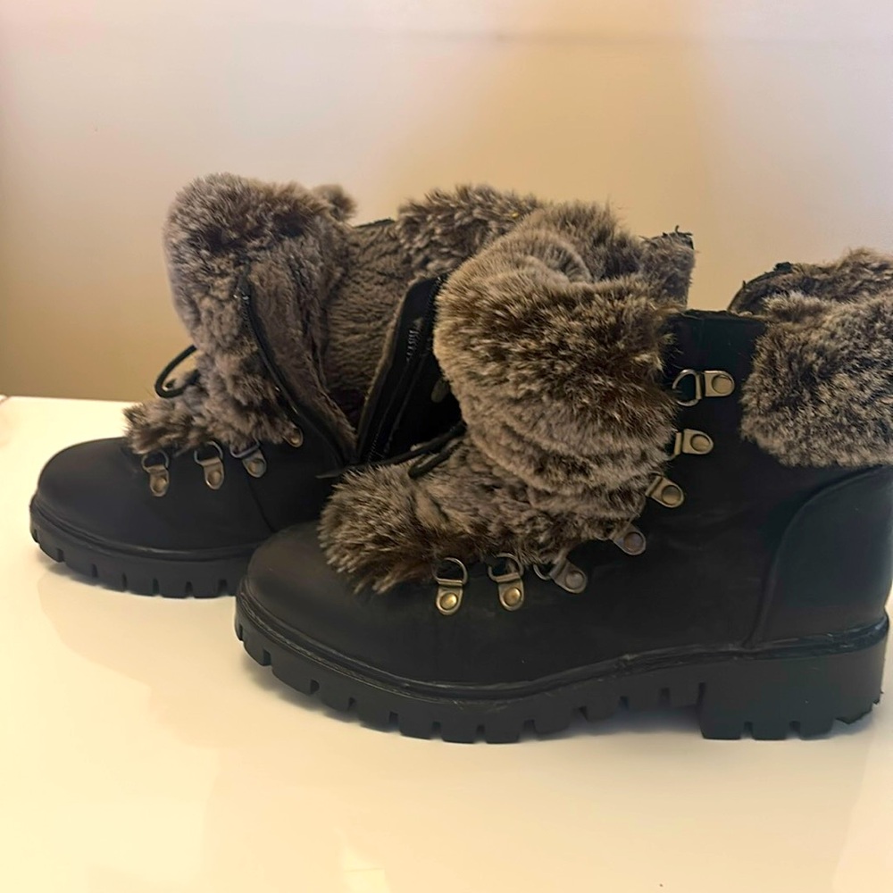 Winter women shoes size 38, lined with na fur